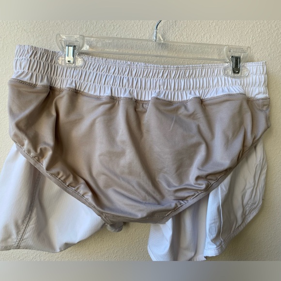 EUC Lululemon Tracker Low-Rise Lined Short 4" in White (Size:12) - Picture 14 of 14